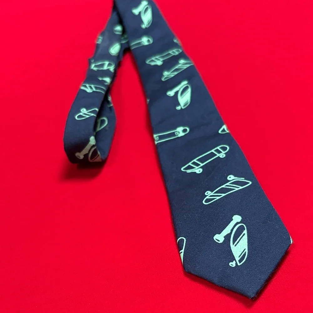 Old Navy youth cotton skateboard tie.